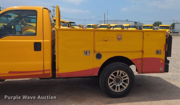 image for item NW9690 2015 Ford  F350 Super Duty utility bed pickup truck