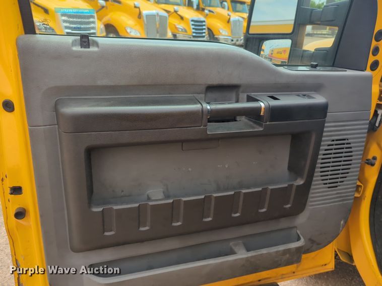 image for item NW9690 2015 Ford  F350 Super Duty utility bed pickup truck