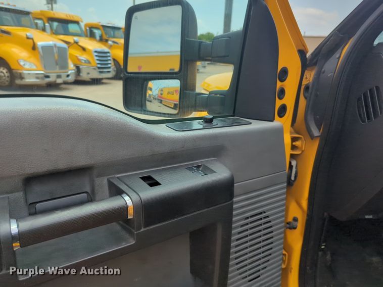 image for item NW9690 2015 Ford  F350 Super Duty utility bed pickup truck