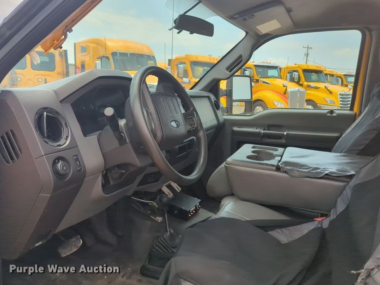 image for item NW9690 2015 Ford  F350 Super Duty utility bed pickup truck