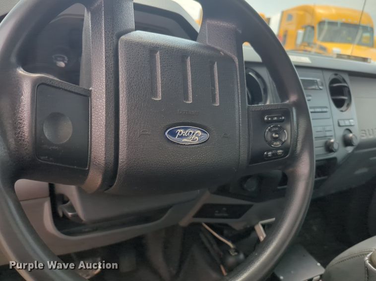 image for item NW9690 2015 Ford  F350 Super Duty utility bed pickup truck