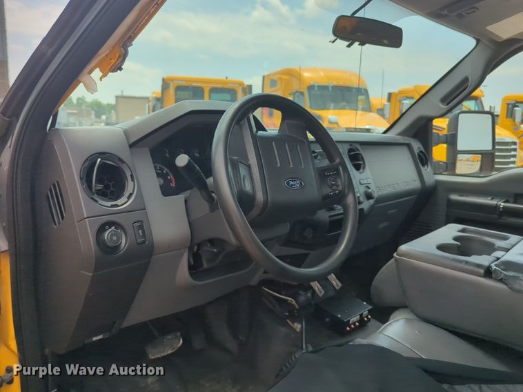 image for item NW9690 2015 Ford  F350 Super Duty utility bed pickup truck