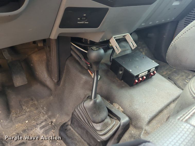 image for item NW9690 2015 Ford  F350 Super Duty utility bed pickup truck