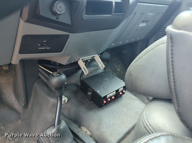 image for item NW9690 2015 Ford  F350 Super Duty utility bed pickup truck