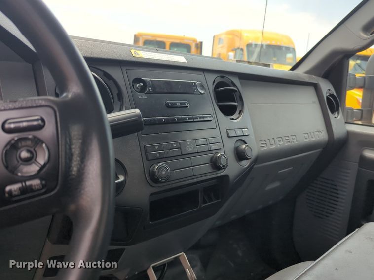 image for item NW9690 2015 Ford  F350 Super Duty utility bed pickup truck