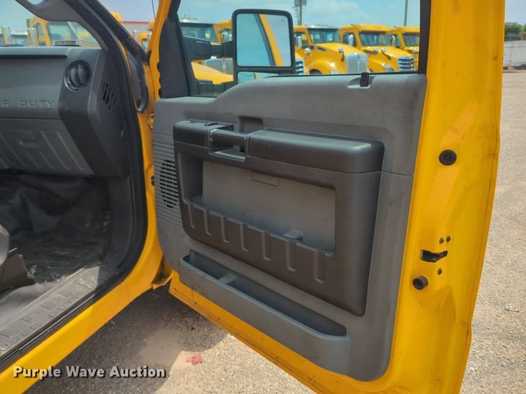 image for item NW9690 2015 Ford  F350 Super Duty utility bed pickup truck