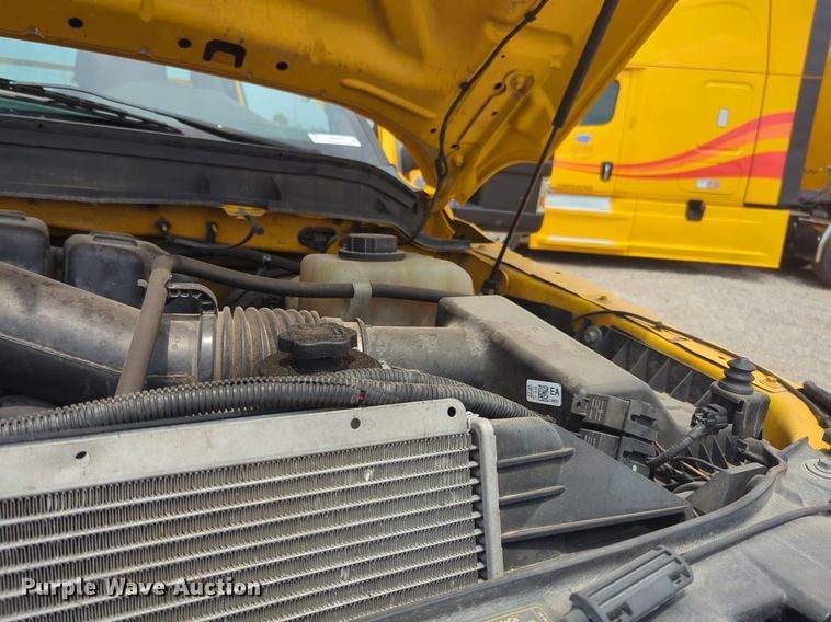 image for item NW9690 2015 Ford  F350 Super Duty utility bed pickup truck