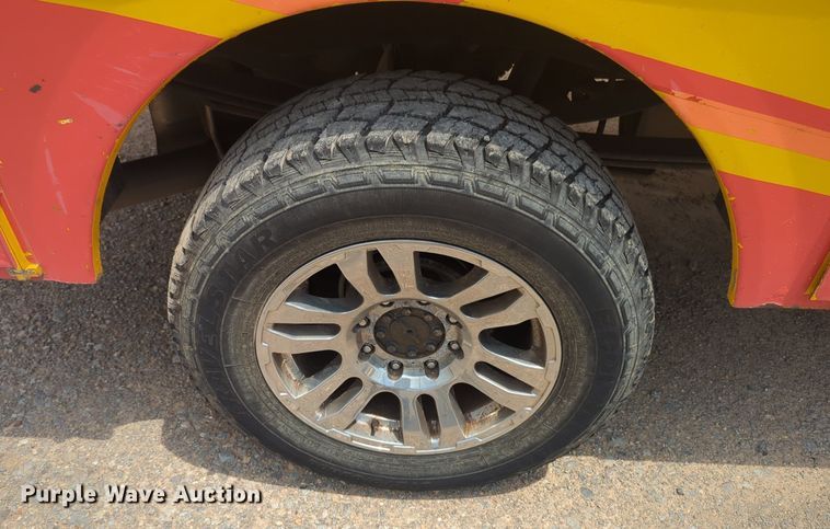 image for item NW9690 2015 Ford  F350 Super Duty utility bed pickup truck