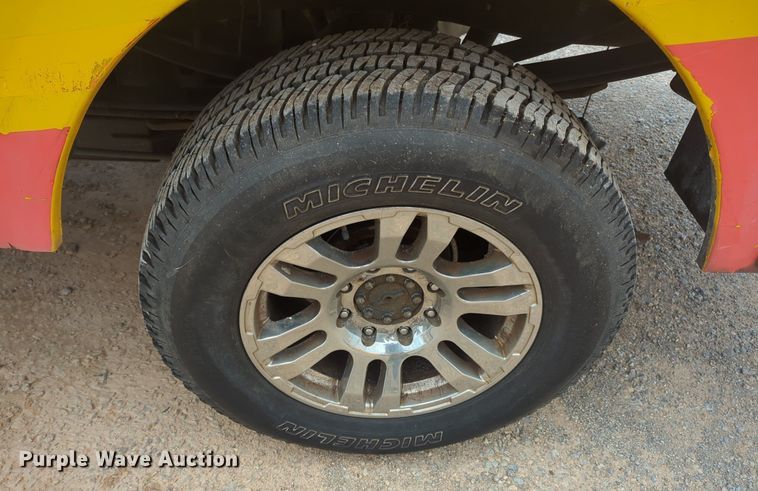 image for item NW9690 2015 Ford  F350 Super Duty utility bed pickup truck