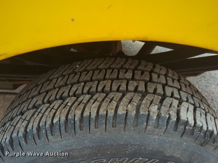 image for item NW9690 2015 Ford  F350 Super Duty utility bed pickup truck