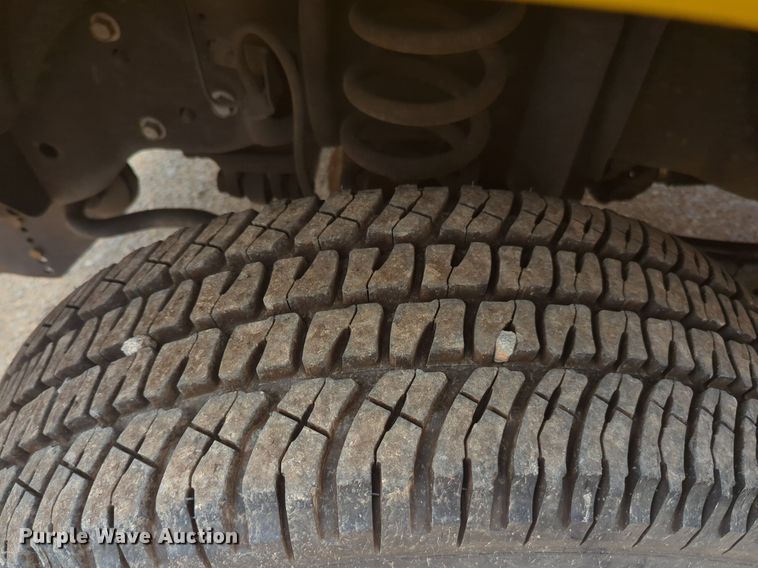 image for item NW9690 2015 Ford  F350 Super Duty utility bed pickup truck