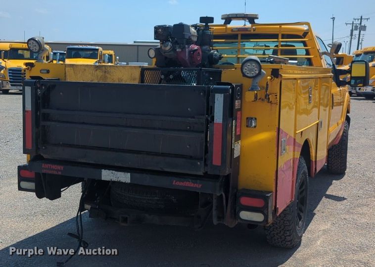 image for item NW9691 2015 Ford  F350 Super Duty utility bed pickup truck