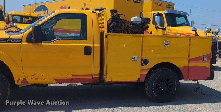 image for item NW9691 2015 Ford  F350 Super Duty utility bed pickup truck