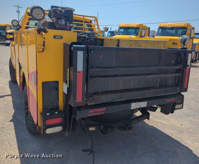 image for item NW9691 2015 Ford  F350 Super Duty utility bed pickup truck