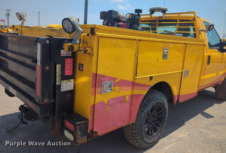 image for item NW9691 2015 Ford  F350 Super Duty utility bed pickup truck