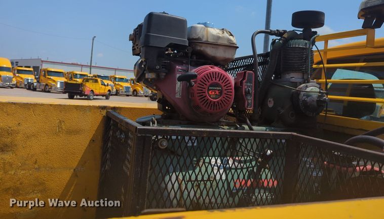 image for item NW9691 2015 Ford  F350 Super Duty utility bed pickup truck