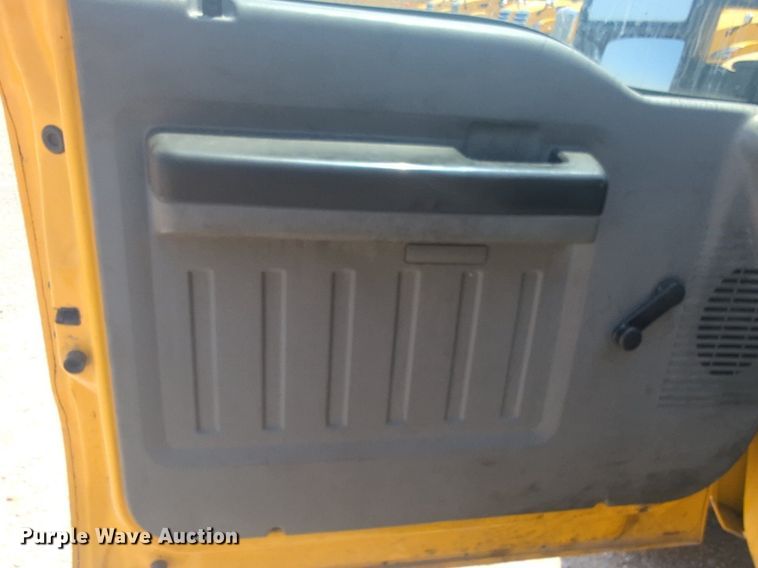 image for item NW9691 2015 Ford  F350 Super Duty utility bed pickup truck