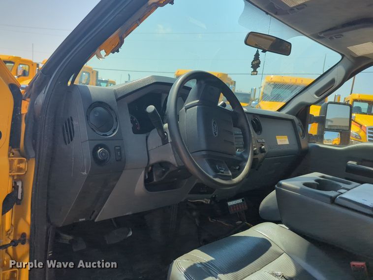 image for item NW9691 2015 Ford  F350 Super Duty utility bed pickup truck