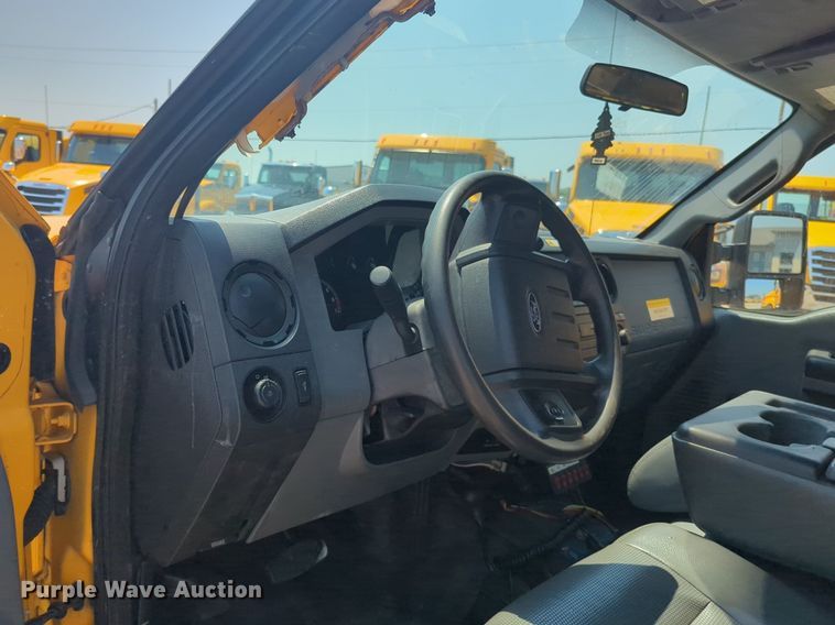 image for item NW9691 2015 Ford  F350 Super Duty utility bed pickup truck