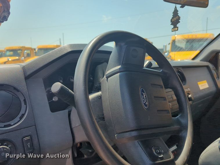 image for item NW9691 2015 Ford  F350 Super Duty utility bed pickup truck