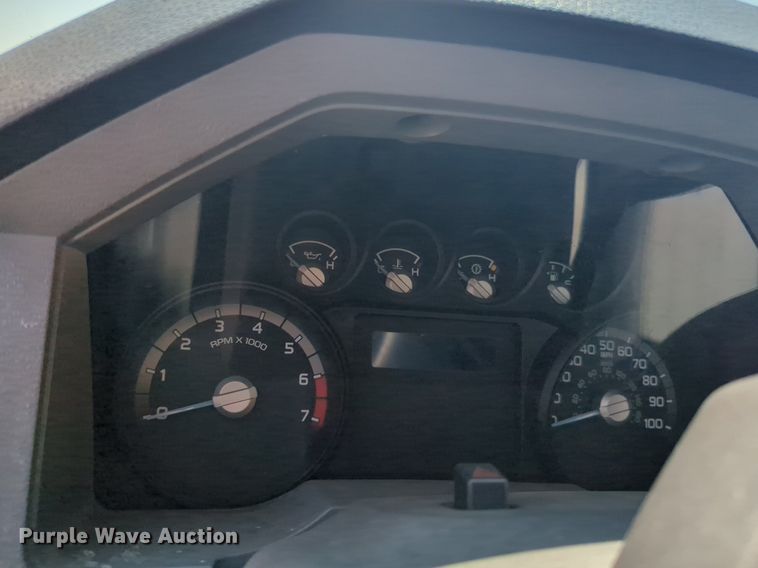 image for item NW9691 2015 Ford  F350 Super Duty utility bed pickup truck