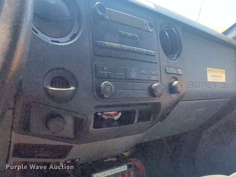 image for item NW9691 2015 Ford  F350 Super Duty utility bed pickup truck