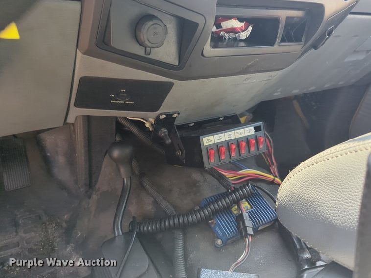 image for item NW9691 2015 Ford  F350 Super Duty utility bed pickup truck