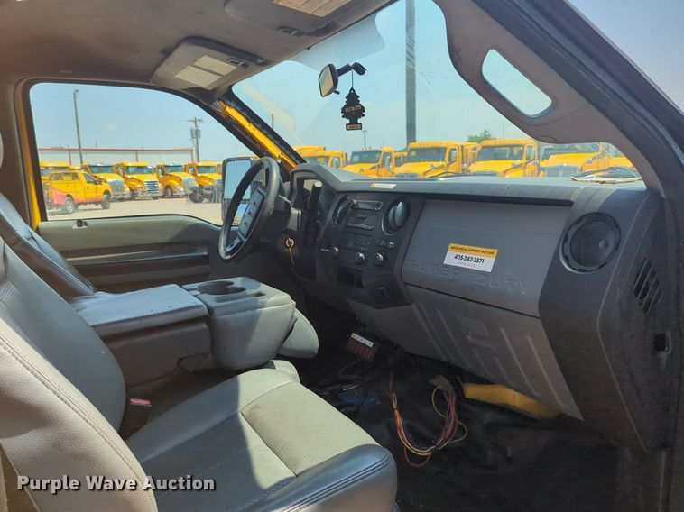 image for item NW9691 2015 Ford  F350 Super Duty utility bed pickup truck