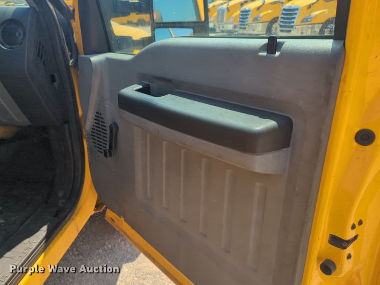 image for item NW9691 2015 Ford  F350 Super Duty utility bed pickup truck