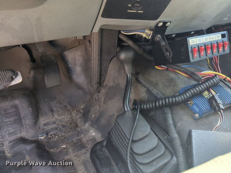 image for item NW9691 2015 Ford  F350 Super Duty utility bed pickup truck