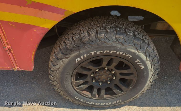 image for item NW9691 2015 Ford  F350 Super Duty utility bed pickup truck