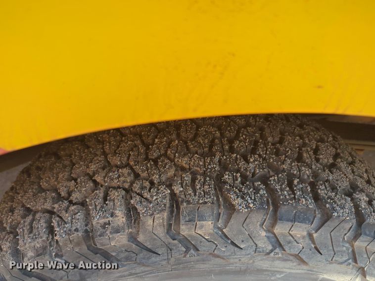 image for item NW9691 2015 Ford  F350 Super Duty utility bed pickup truck