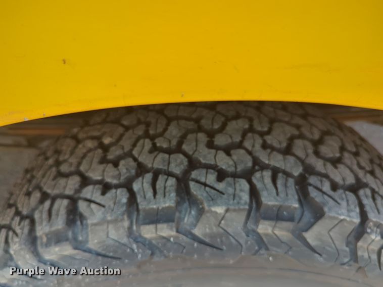 image for item NW9691 2015 Ford  F350 Super Duty utility bed pickup truck