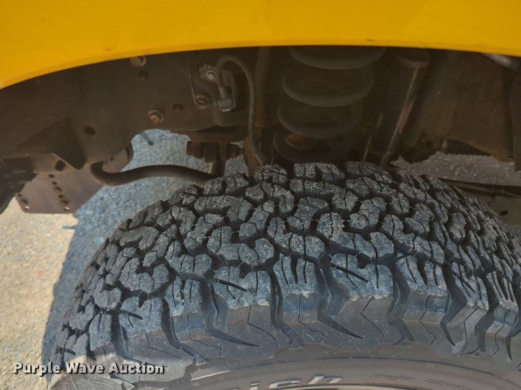 image for item NW9691 2015 Ford  F350 Super Duty utility bed pickup truck