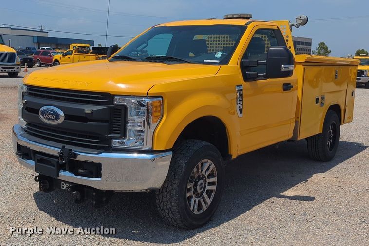 image for item NW9692 2017 Ford F350 Super Duty utility bed pickup truck