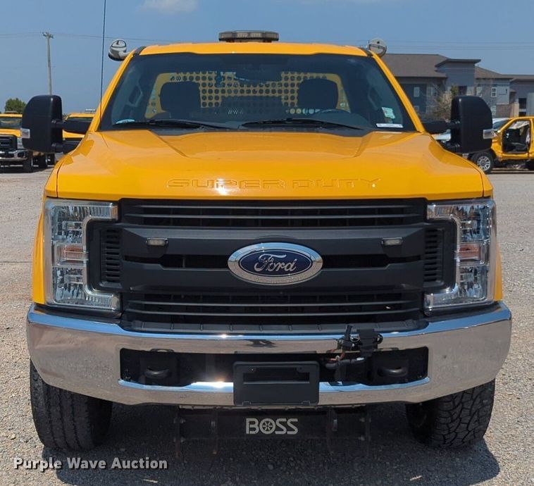 image for item NW9692 2017 Ford F350 Super Duty utility bed pickup truck