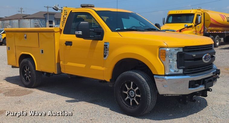 image for item NW9692 2017 Ford F350 Super Duty utility bed pickup truck