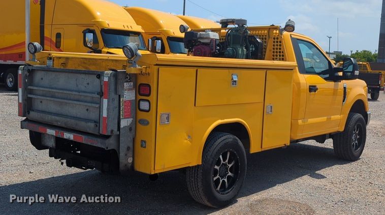 image for item NW9692 2017 Ford F350 Super Duty utility bed pickup truck