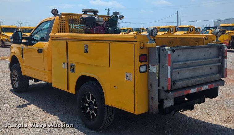 image for item NW9692 2017 Ford F350 Super Duty utility bed pickup truck