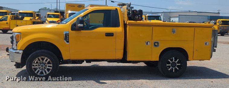 image for item NW9692 2017 Ford F350 Super Duty utility bed pickup truck