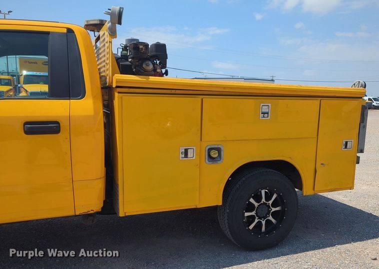 image for item NW9692 2017 Ford F350 Super Duty utility bed pickup truck