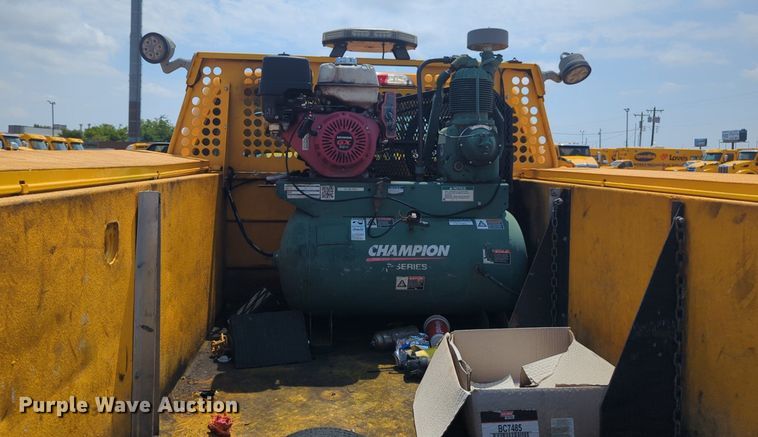 image for item NW9692 2017 Ford F350 Super Duty utility bed pickup truck