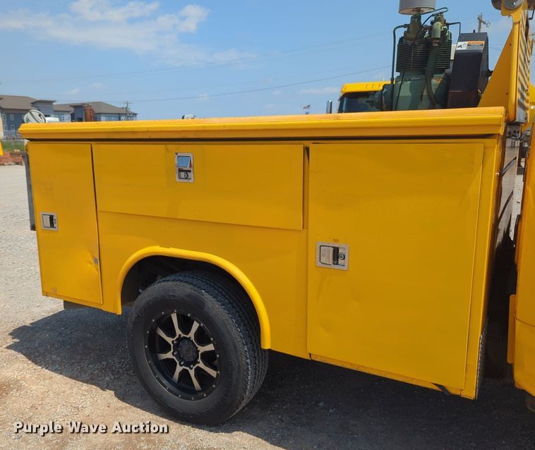 image for item NW9692 2017 Ford F350 Super Duty utility bed pickup truck