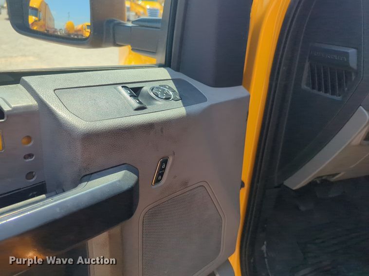 image for item NW9692 2017 Ford F350 Super Duty utility bed pickup truck