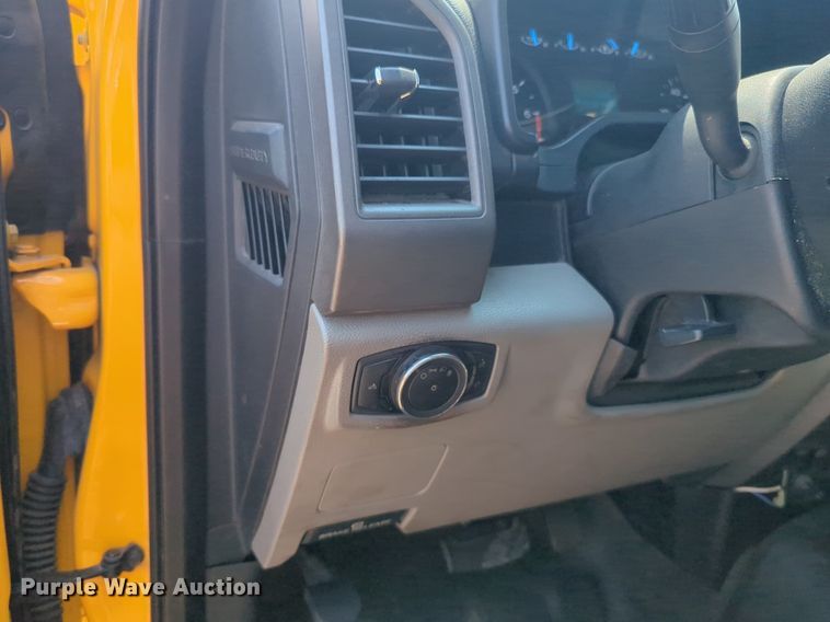 image for item NW9692 2017 Ford F350 Super Duty utility bed pickup truck