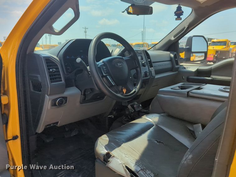 image for item NW9692 2017 Ford F350 Super Duty utility bed pickup truck