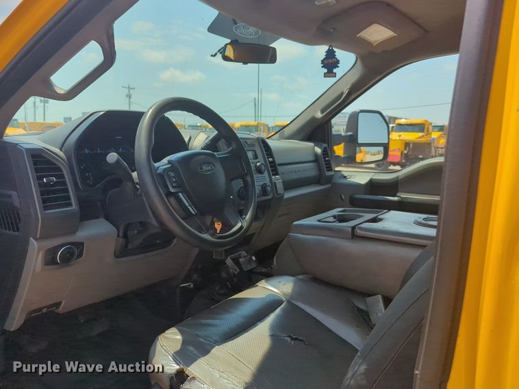 image for item NW9692 2017 Ford F350 Super Duty utility bed pickup truck