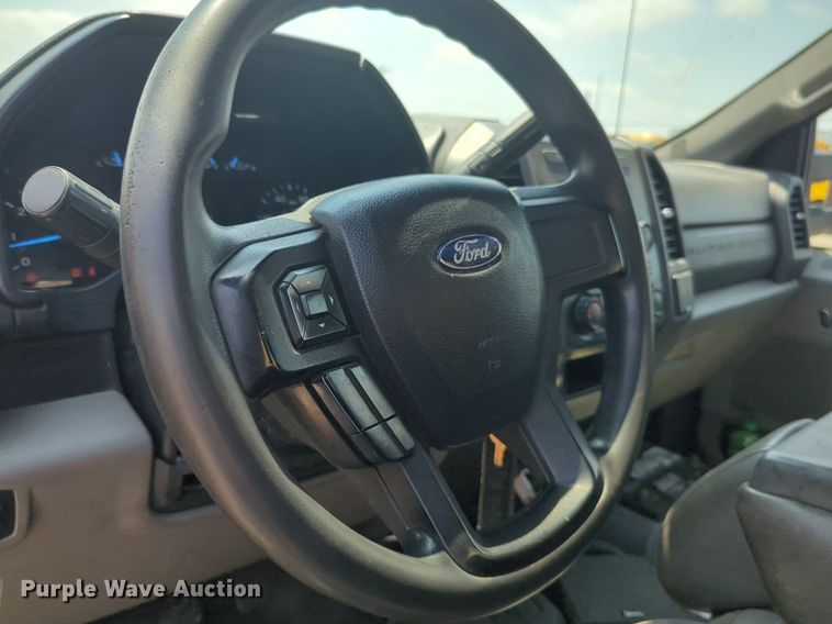 image for item NW9692 2017 Ford F350 Super Duty utility bed pickup truck