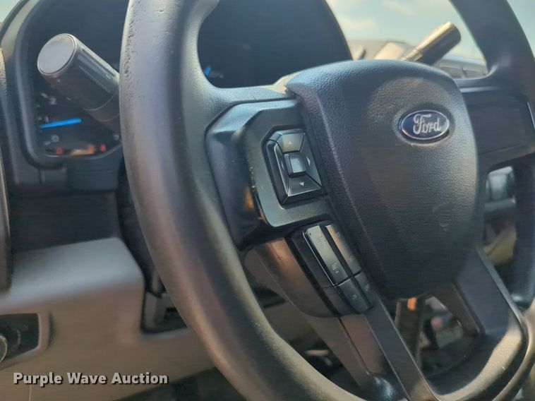 image for item NW9692 2017 Ford F350 Super Duty utility bed pickup truck