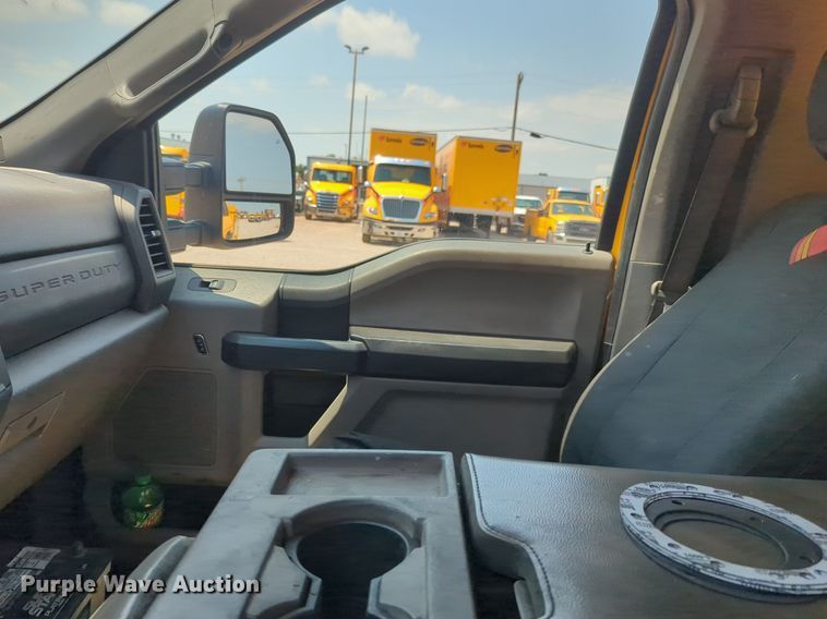 image for item NW9692 2017 Ford F350 Super Duty utility bed pickup truck